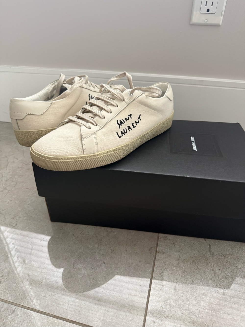 Saint Laurent Off-White Low-Top Sneakers EU42